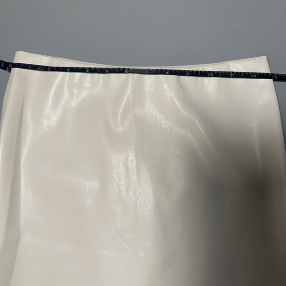 Alice + Olivia Maeve Vegan Leather Slip Skirt Sz 2 Off-White - slightly stained - Picture 10 of 16